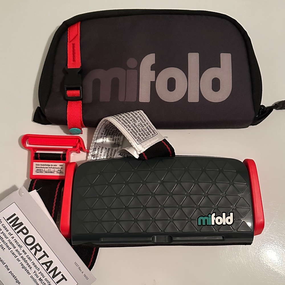 Mifold Grab-And-Go Compact Car Booster Portable Seat Black / Red Traveling Seat